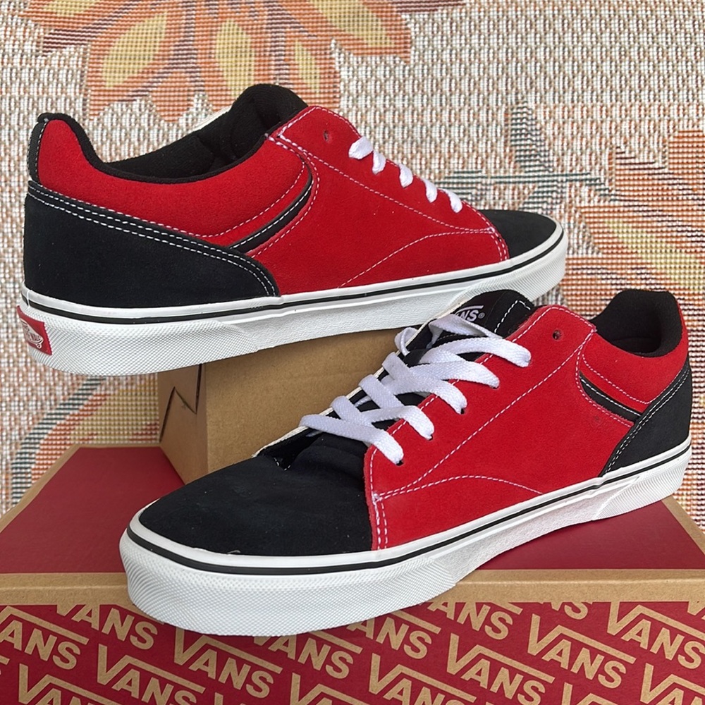 Vans® Seldan Men's Shoes
Sneakers 
Rally Suede Black/White
VN0ASHTZBA2 New - Picture 10 of 16